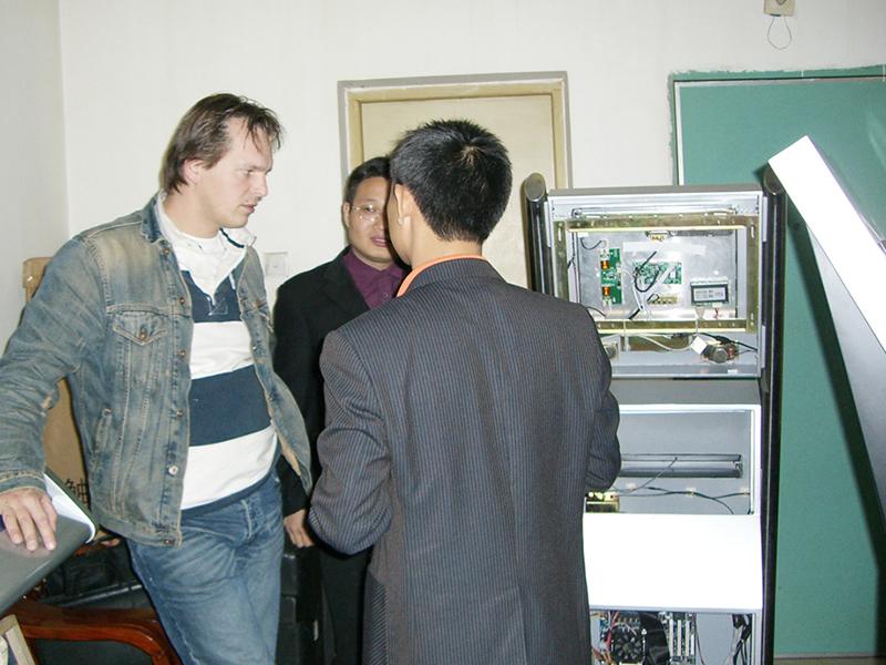 2005.3 A couple, a dinner, an encounter, an order for touch screen information kiosks