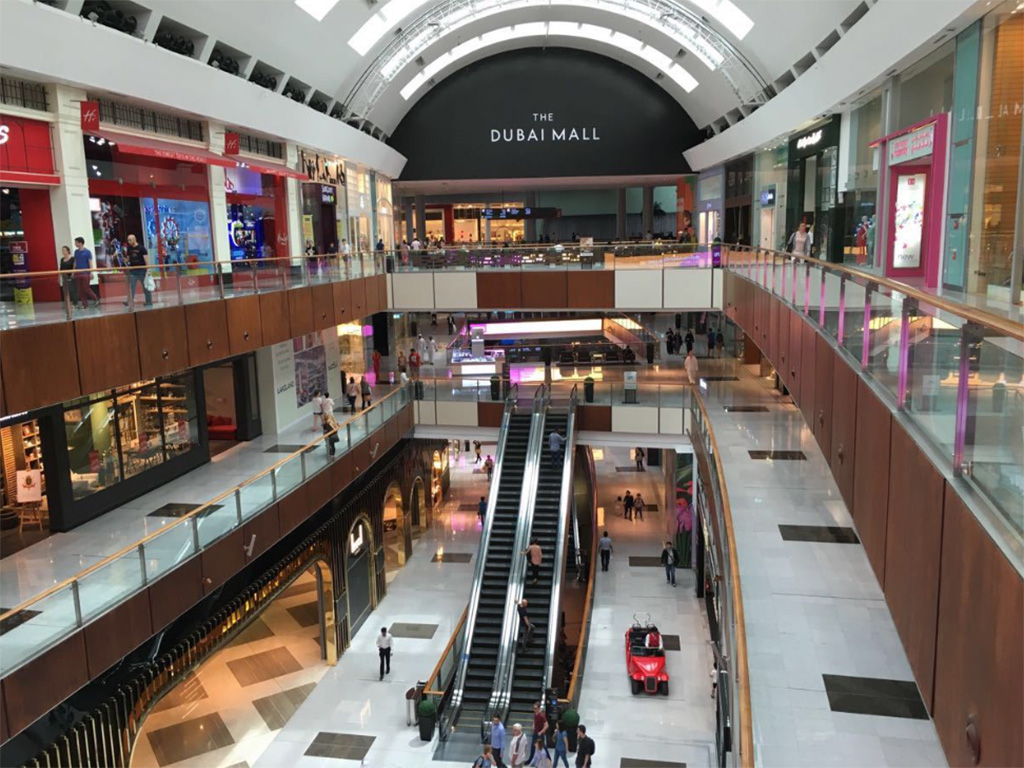 2020.10 Dubai Mall LX8016 Digital signage advertising screen